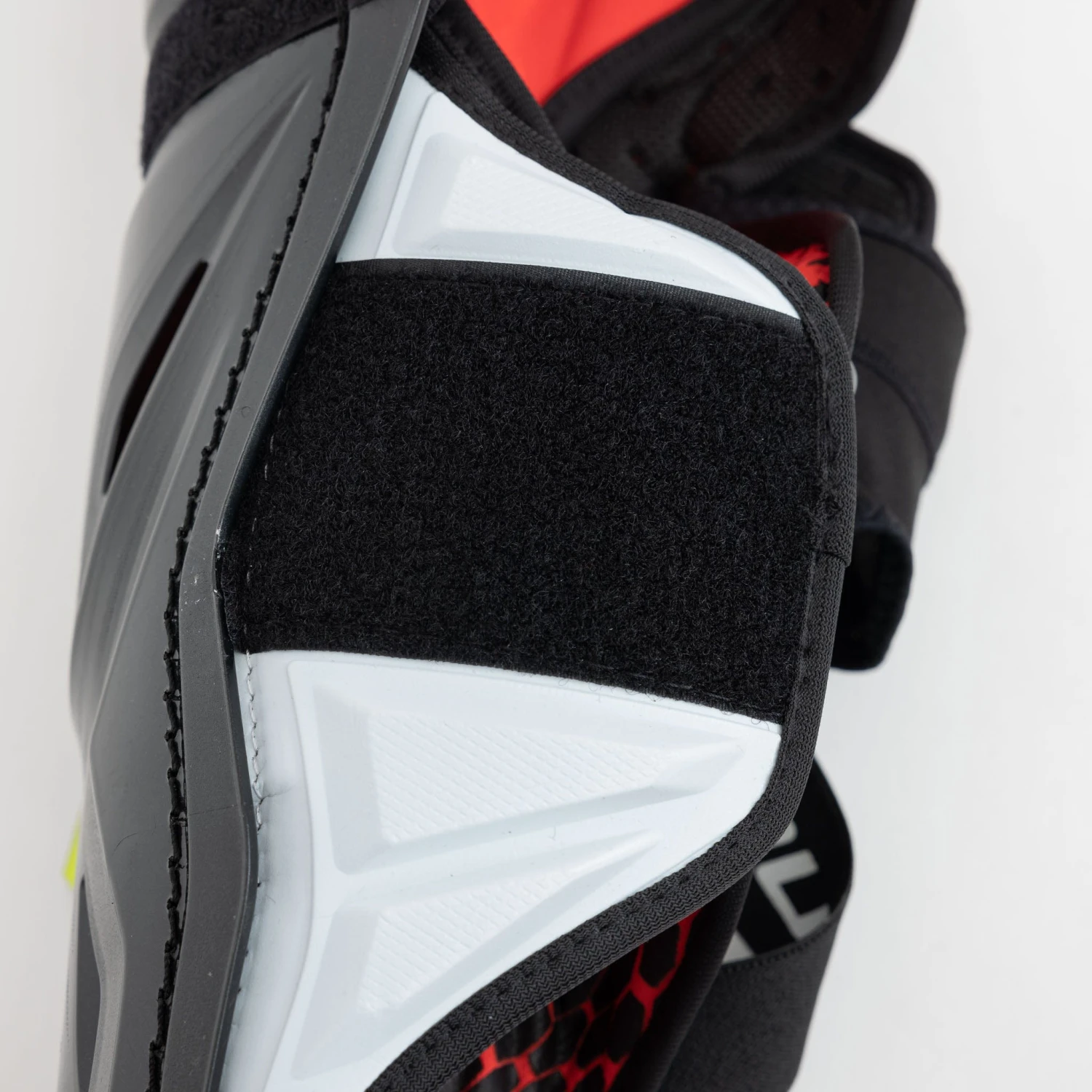 Bauer Vapor Hyperlite Senior Hockey Shin Guards 20 Bauer Vapor Hyperlite Senior Hockey Shin Guards - Image 18