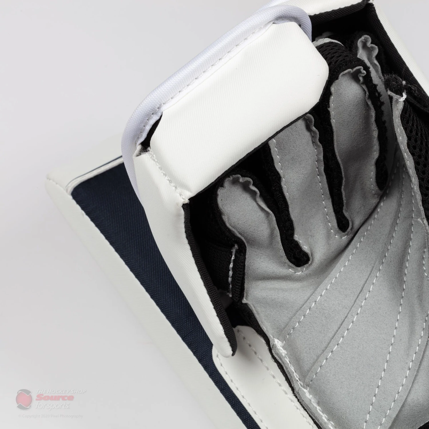 CCM Axis A1.5 Junior Goalie Blocker 11 CCM Axis A1.5 Junior Goalie Blocker - Image 9