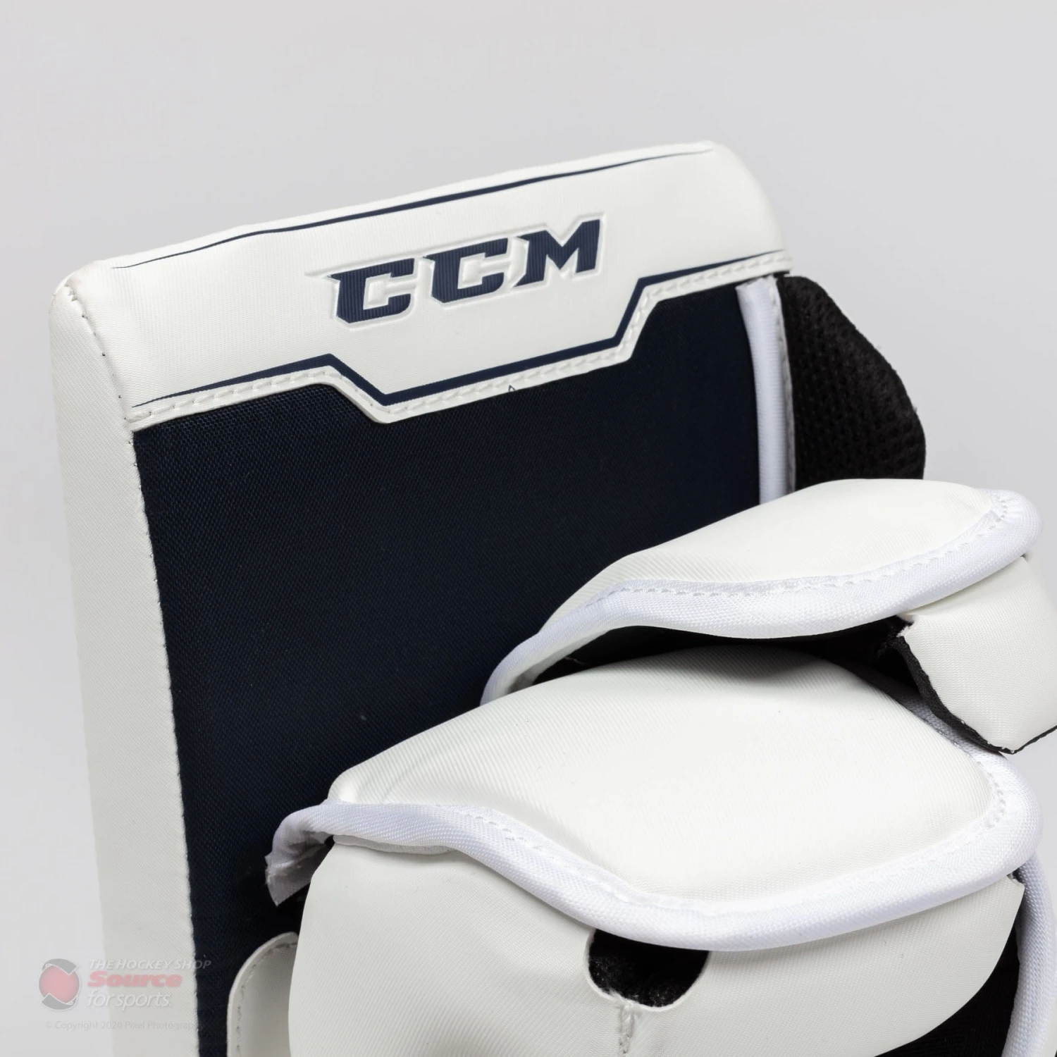 CCM Axis A1.5 Junior Goalie Blocker 7 CCM Axis A1.5 Junior Goalie Blocker - Image 5