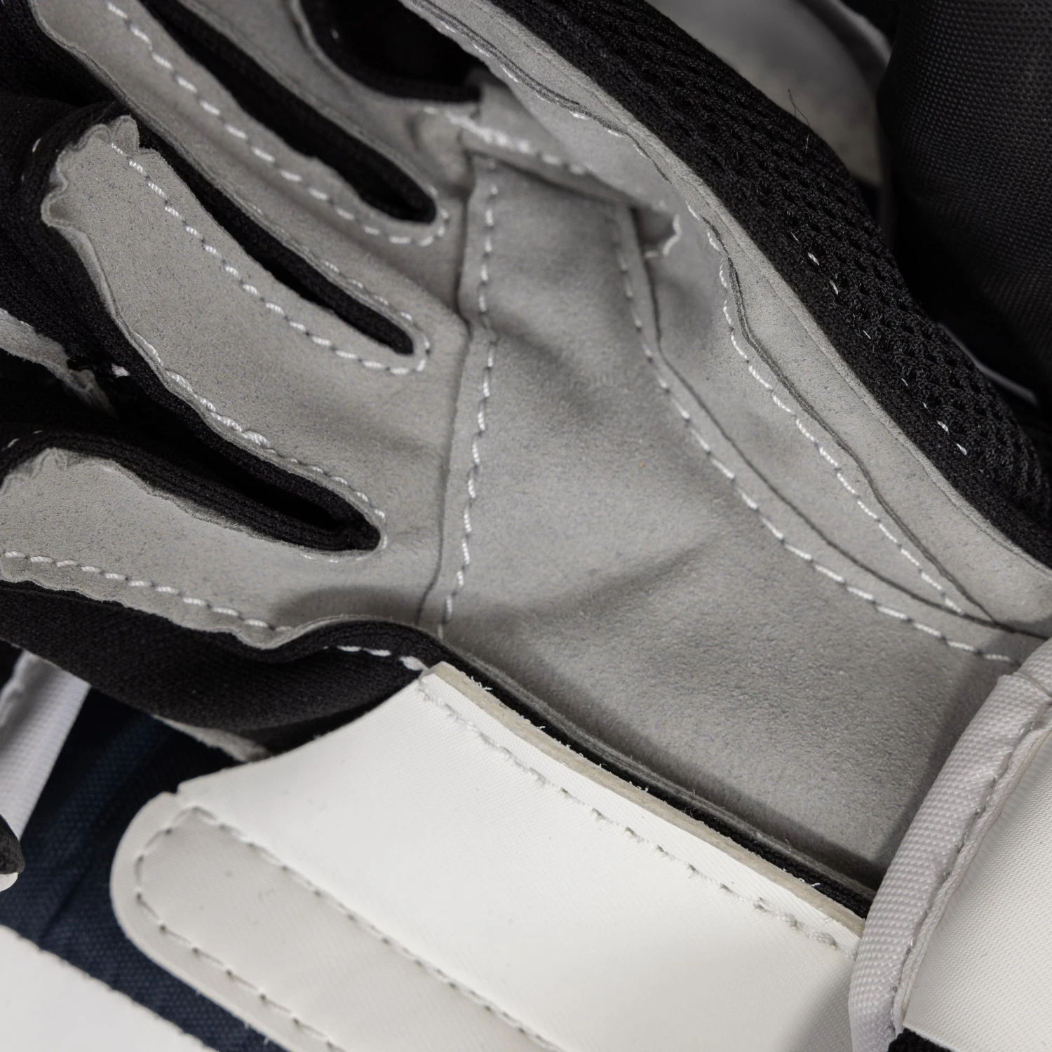 CCM Extreme Flex E6.5 Junior Goalie Blocker 7 CCM Extreme Flex E6.5 Junior Goalie Blocker - Image 5