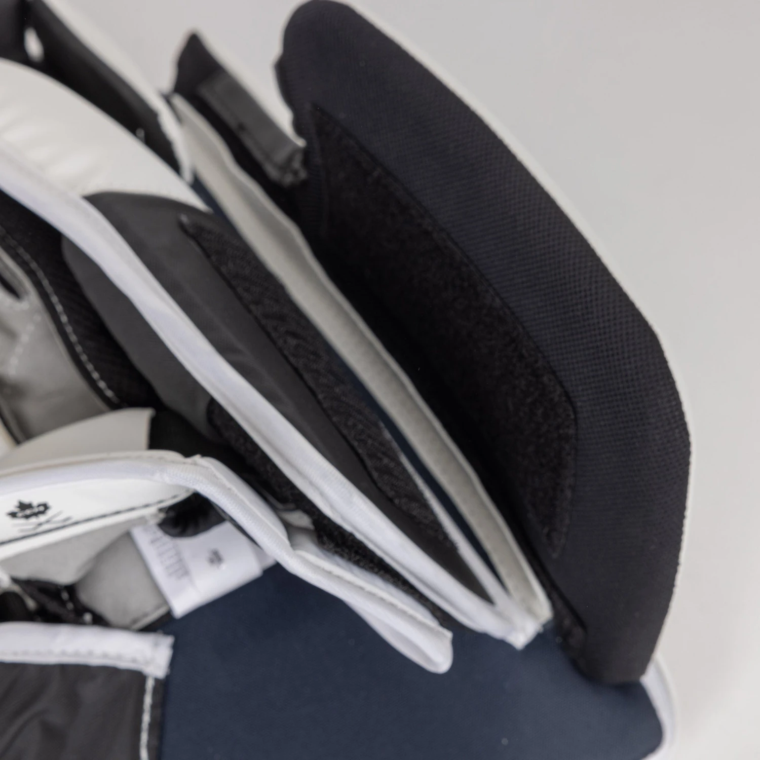 CCM Extreme Flex E6.5 Junior Goalie Blocker 8 CCM Extreme Flex E6.5 Junior Goalie Blocker - Image 6