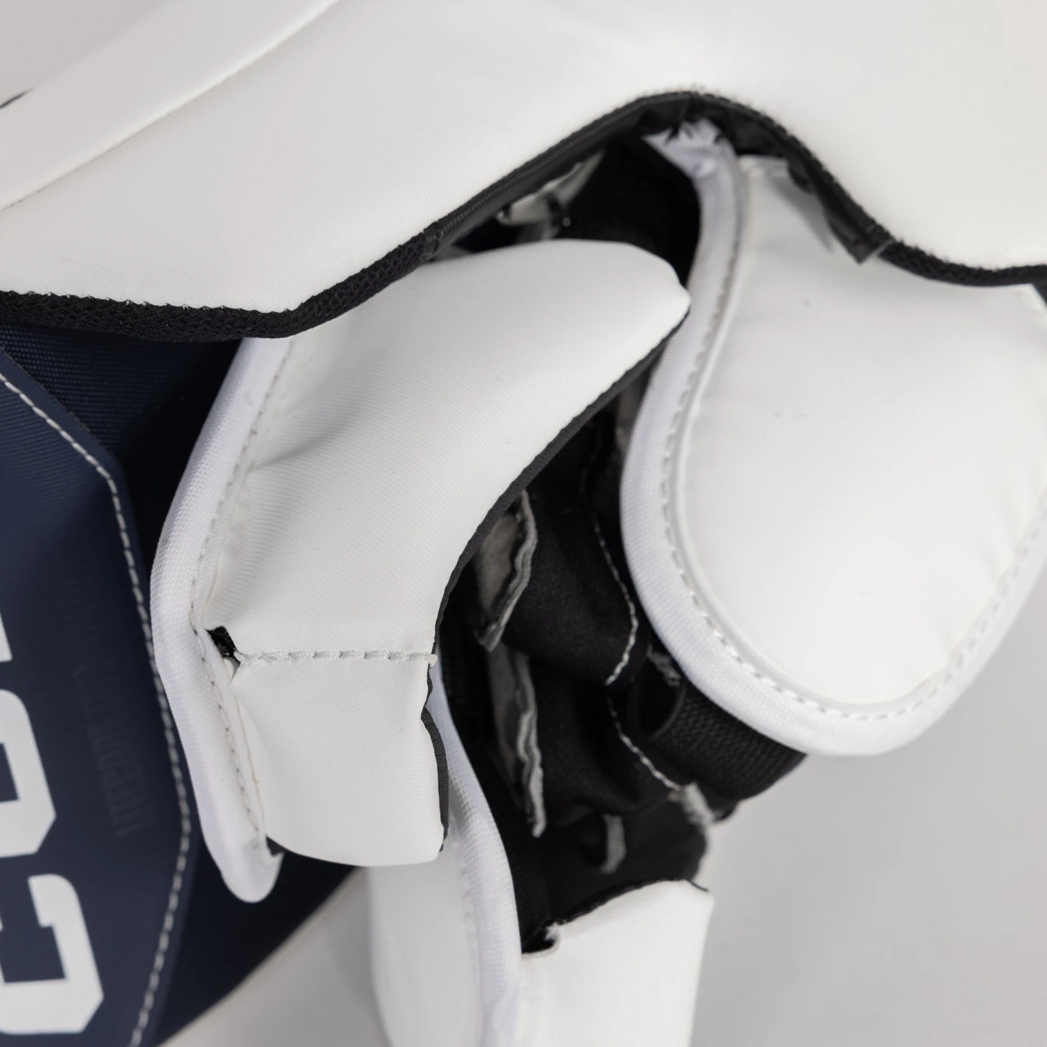 CCM Extreme Flex E6.5 Junior Goalie Blocker 11 CCM Extreme Flex E6.5 Junior Goalie Blocker - Image 9