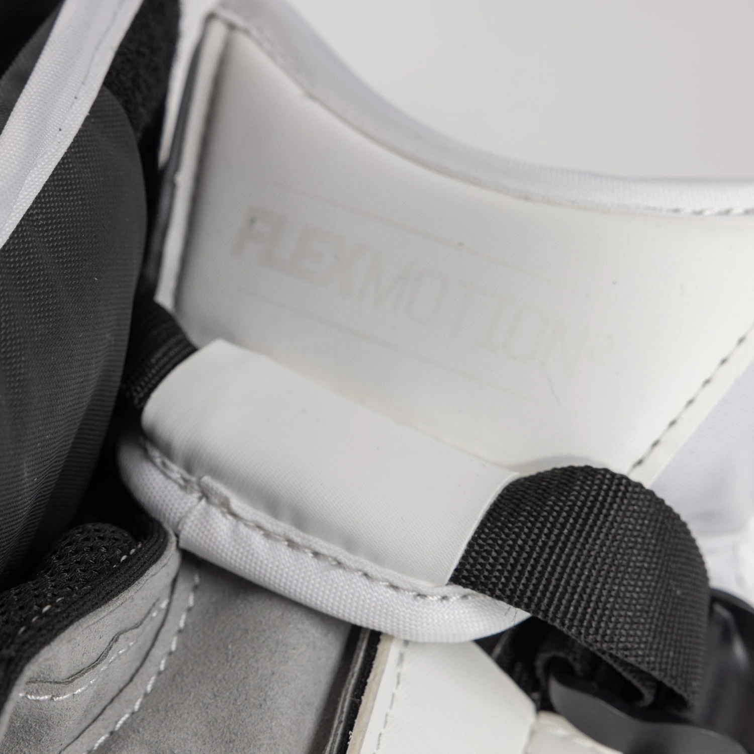 CCM Extreme Flex E6.5 Junior Goalie Blocker 12 CCM Extreme Flex E6.5 Junior Goalie Blocker - Image 10