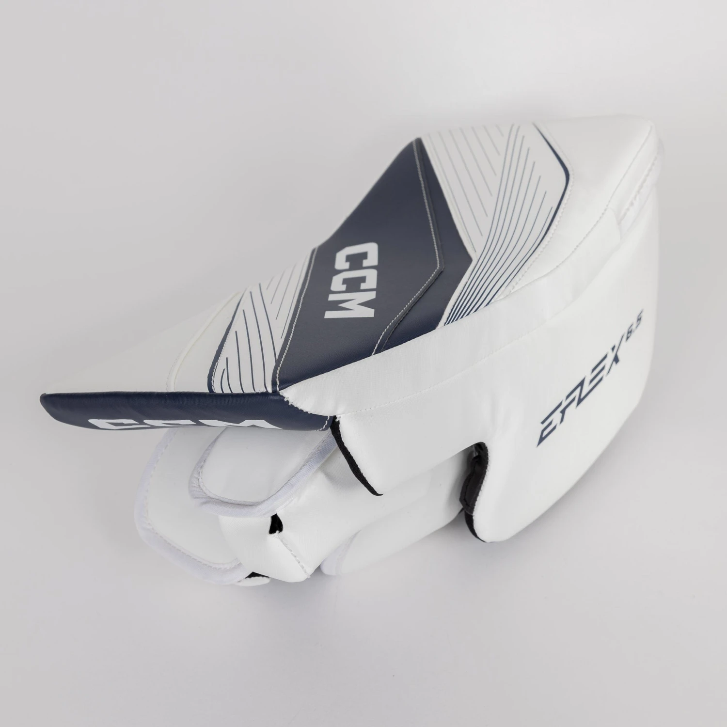 CCM Extreme Flex E6.5 Junior Goalie Blocker 5 CCM Extreme Flex E6.5 Junior Goalie Blocker - Image 3