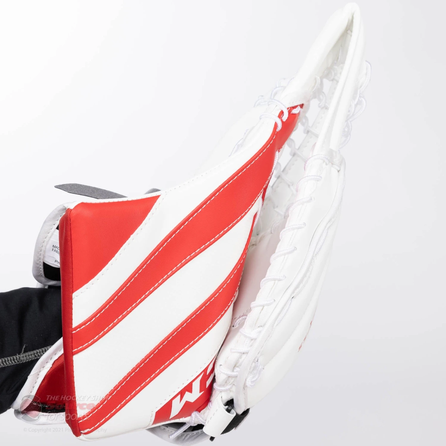 CCM Extreme Flex E5.5 Youth Goalie Catcher 4 CCM Extreme Flex E5.5 Youth Goalie Catcher - Image 2