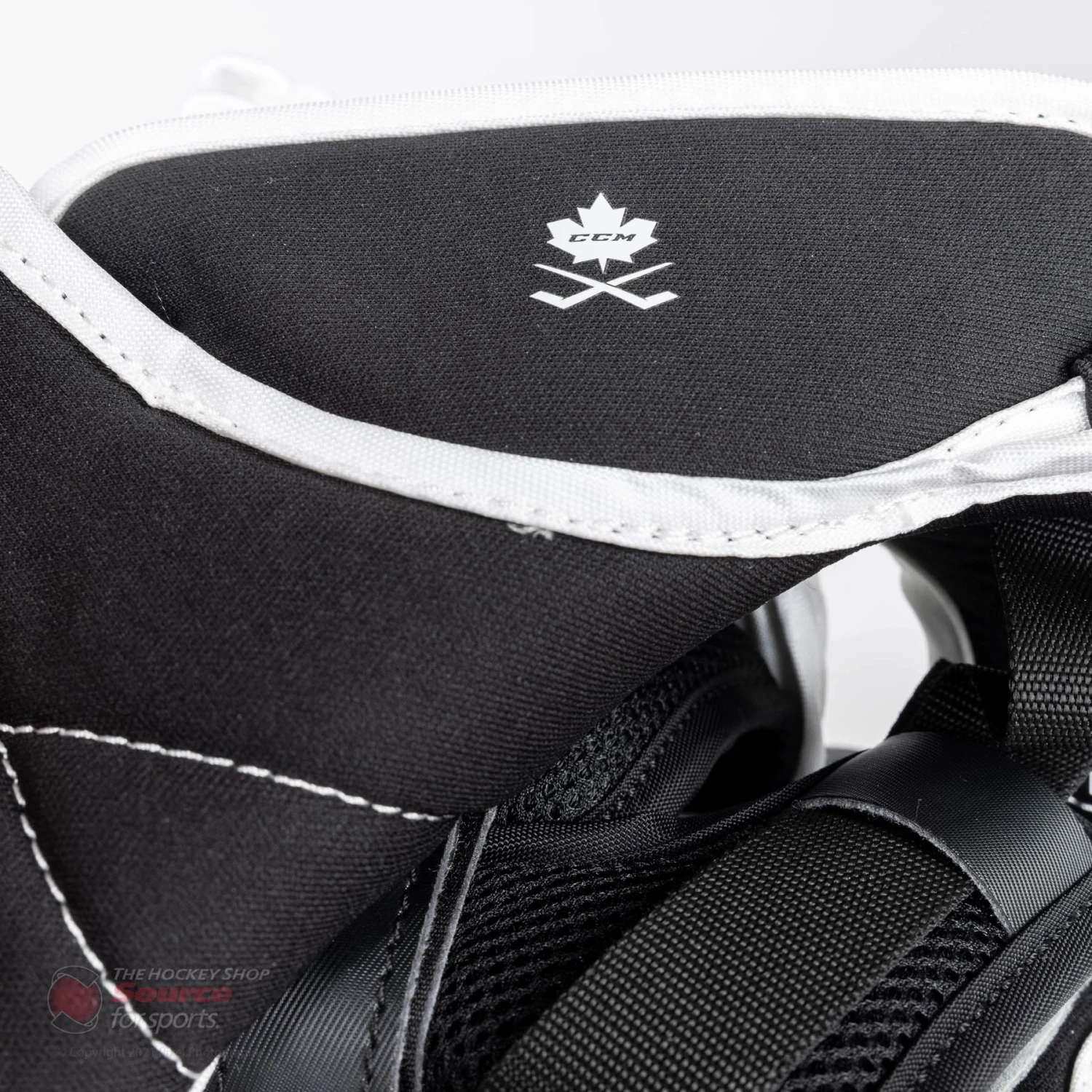 CCM Extreme Flex E5.9 Intermediate Goalie Catcher 17 CCM Extreme Flex E5.9 Intermediate Goalie Catcher - Image 15