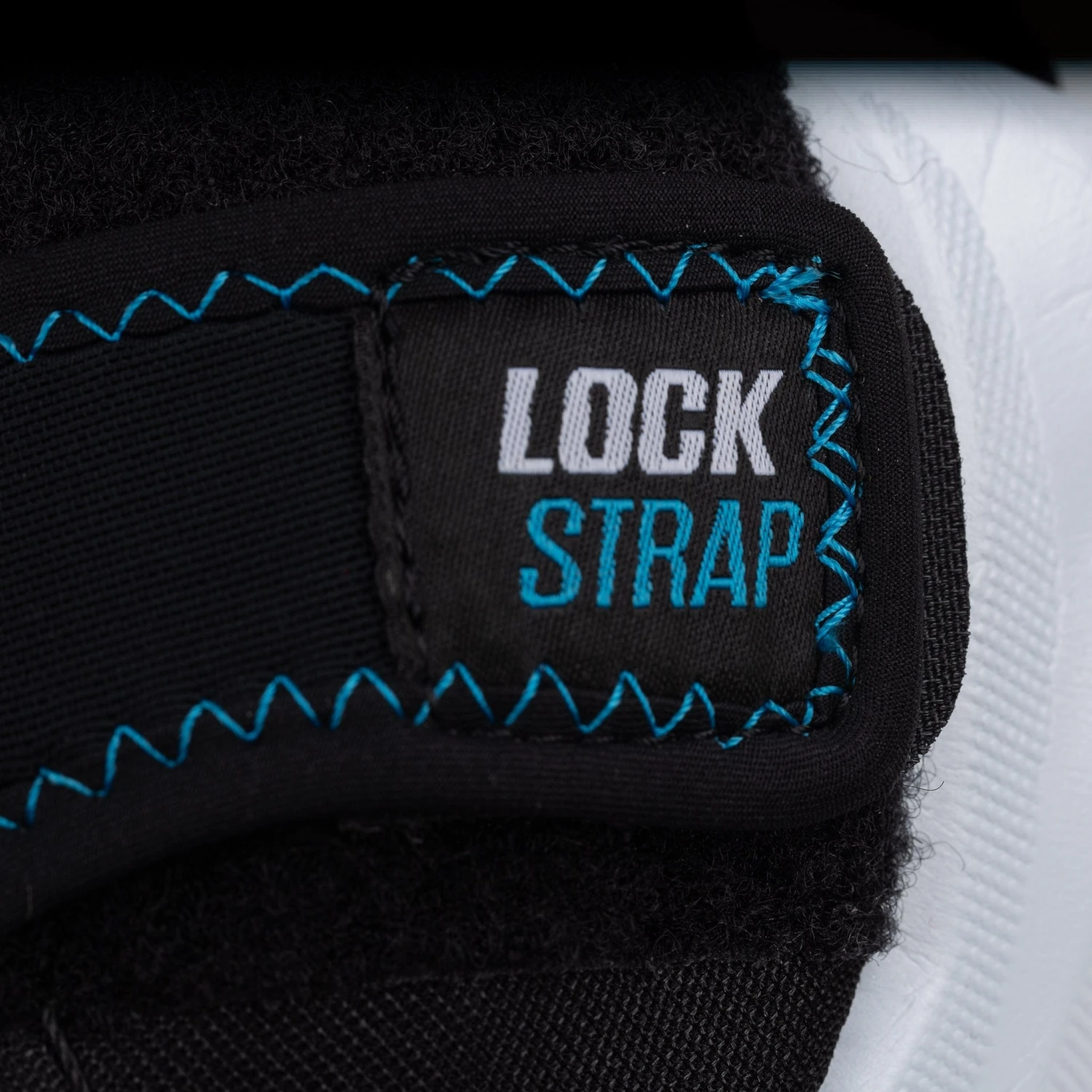 CCM Jetspeed FT6 Pro Senior Hockey Elbow Pads 6 CCM Jetspeed FT6 Pro Senior Hockey Elbow Pads - Image 4