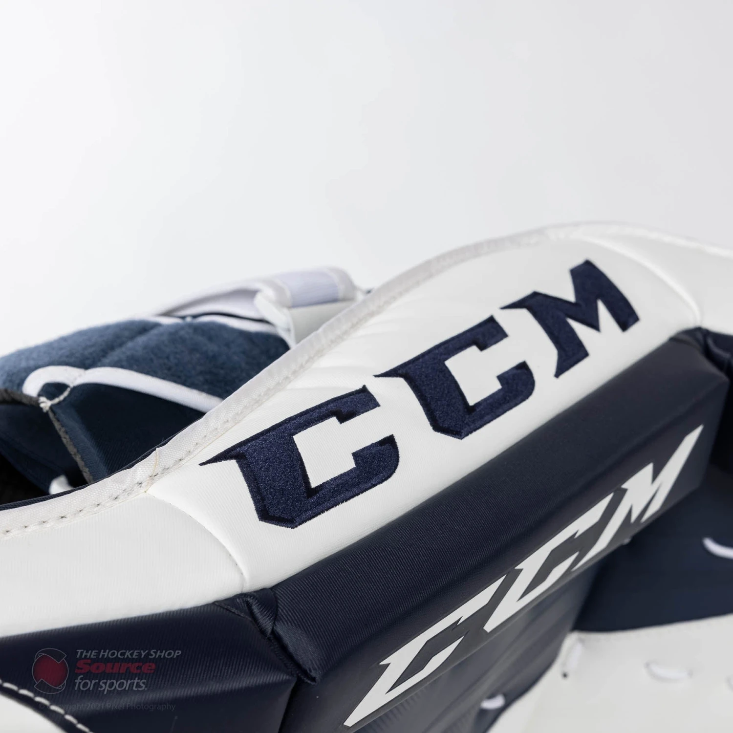 CCM Extreme Flex E5.9 Intermediate Goalie Leg Pads 6 CCM Extreme Flex E5.9 Intermediate Goalie Leg Pads - Image 4