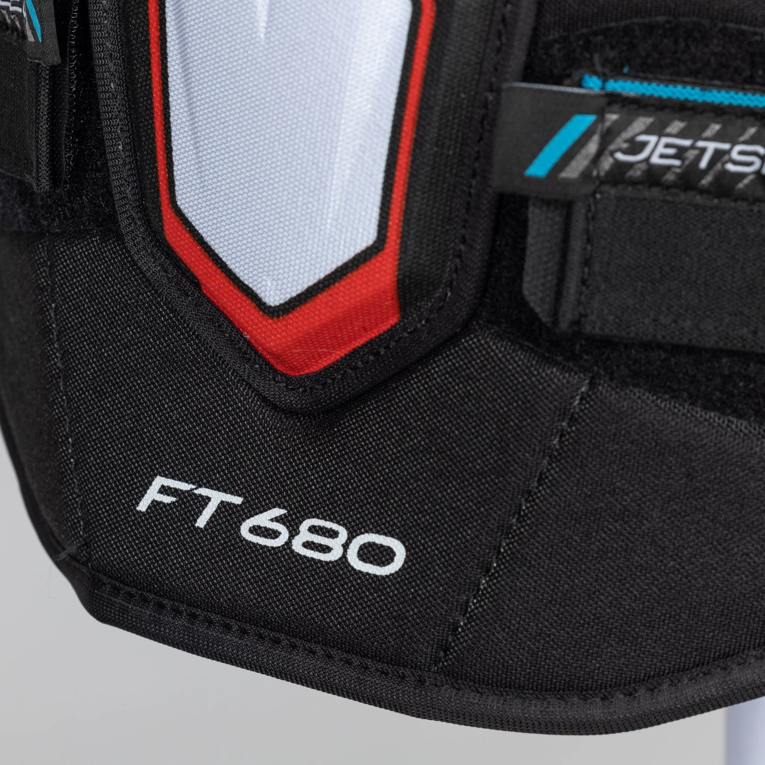 CCM Jetspeed FT680 Junior Hockey Shoulder Pads 9 CCM Jetspeed FT680 Junior Hockey Shoulder Pads - Image 7