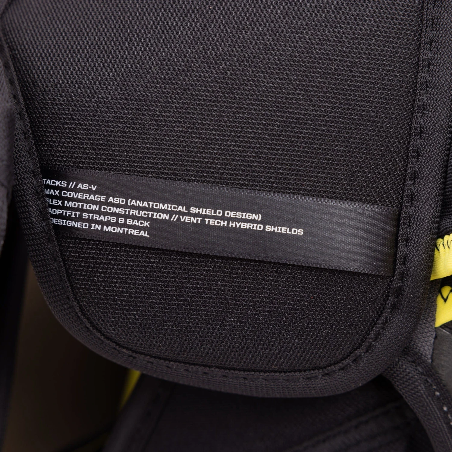 CCM Tacks AS-V Junior Hockey Shoulder Pads 7 CCM Tacks AS-V Junior Hockey Shoulder Pads - Image 5