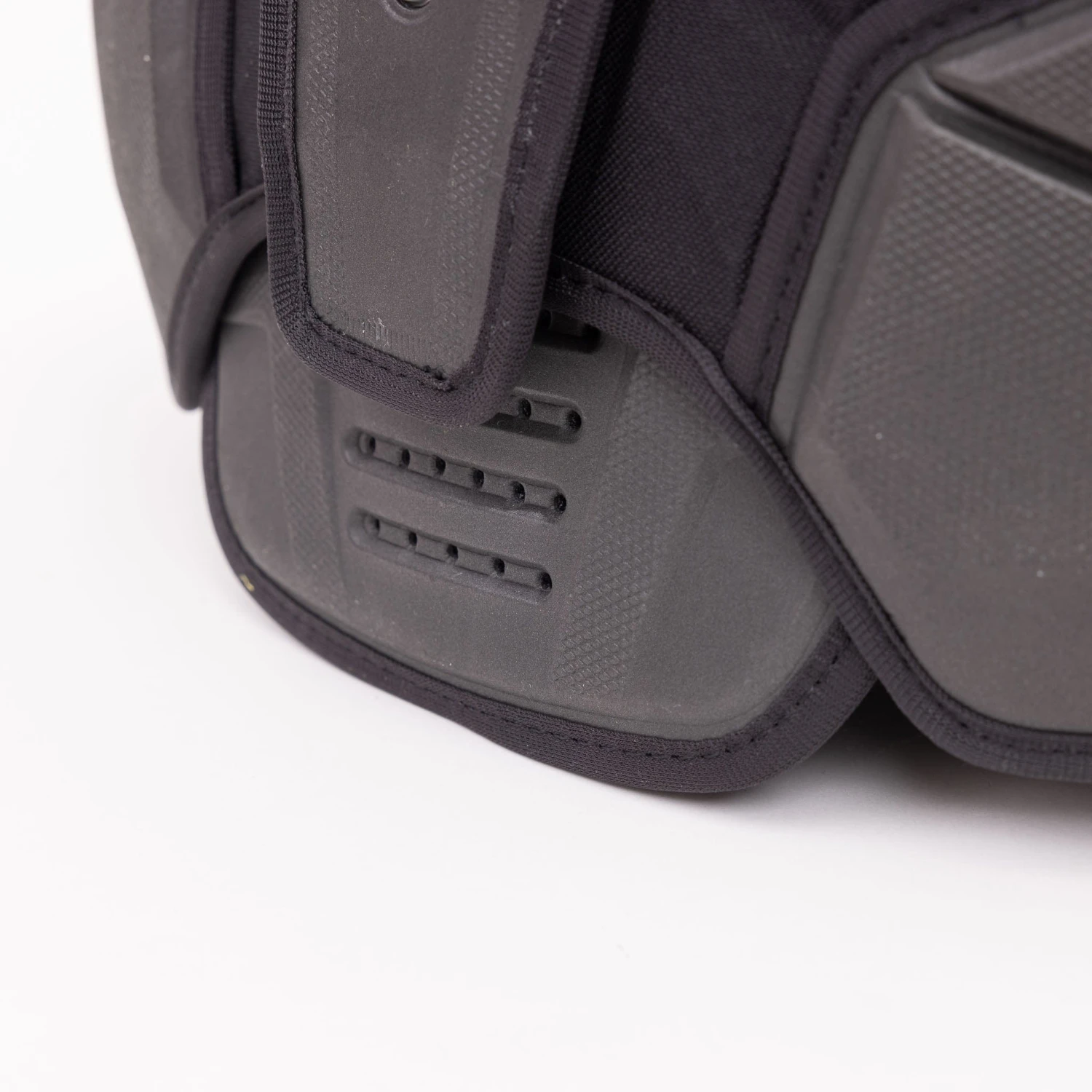 CCM Tacks AS-V Junior Hockey Shoulder Pads 10 CCM Tacks AS-V Junior Hockey Shoulder Pads - Image 8