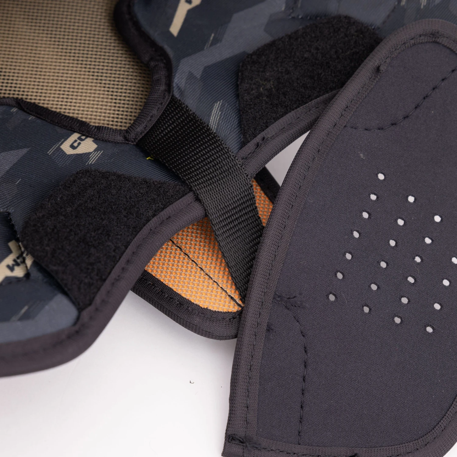 CCM Tacks AS-V Junior Hockey Shoulder Pads 18 CCM Tacks AS-V Junior Hockey Shoulder Pads - Image 16