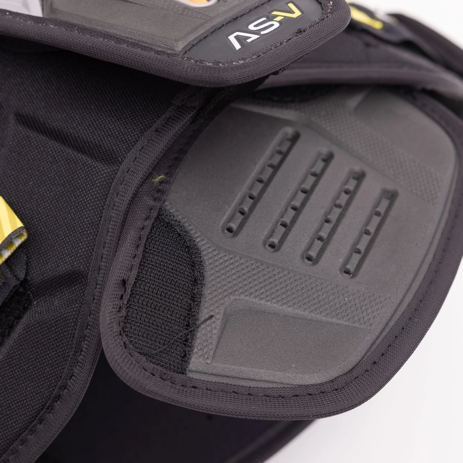 CCM Tacks AS-V Junior Hockey Shoulder Pads 14 CCM Tacks AS-V Junior Hockey Shoulder Pads - Image 12